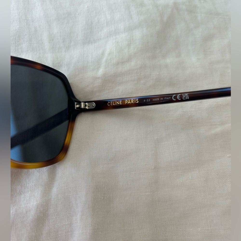 Celine oversized sunglasses in tortoise shell CL40230F - Picture 2 of 9